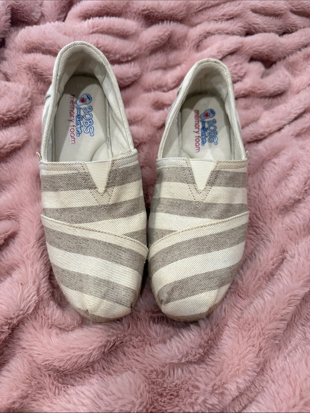 "BOBS"by Skechers Canvas Beige/Cream Striped Slip-On heel memory foam Shoes 8